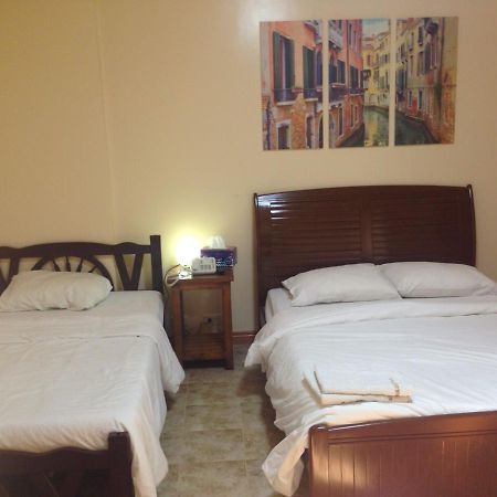 Makati Suites At Travelers Inn Makati City Exterior foto