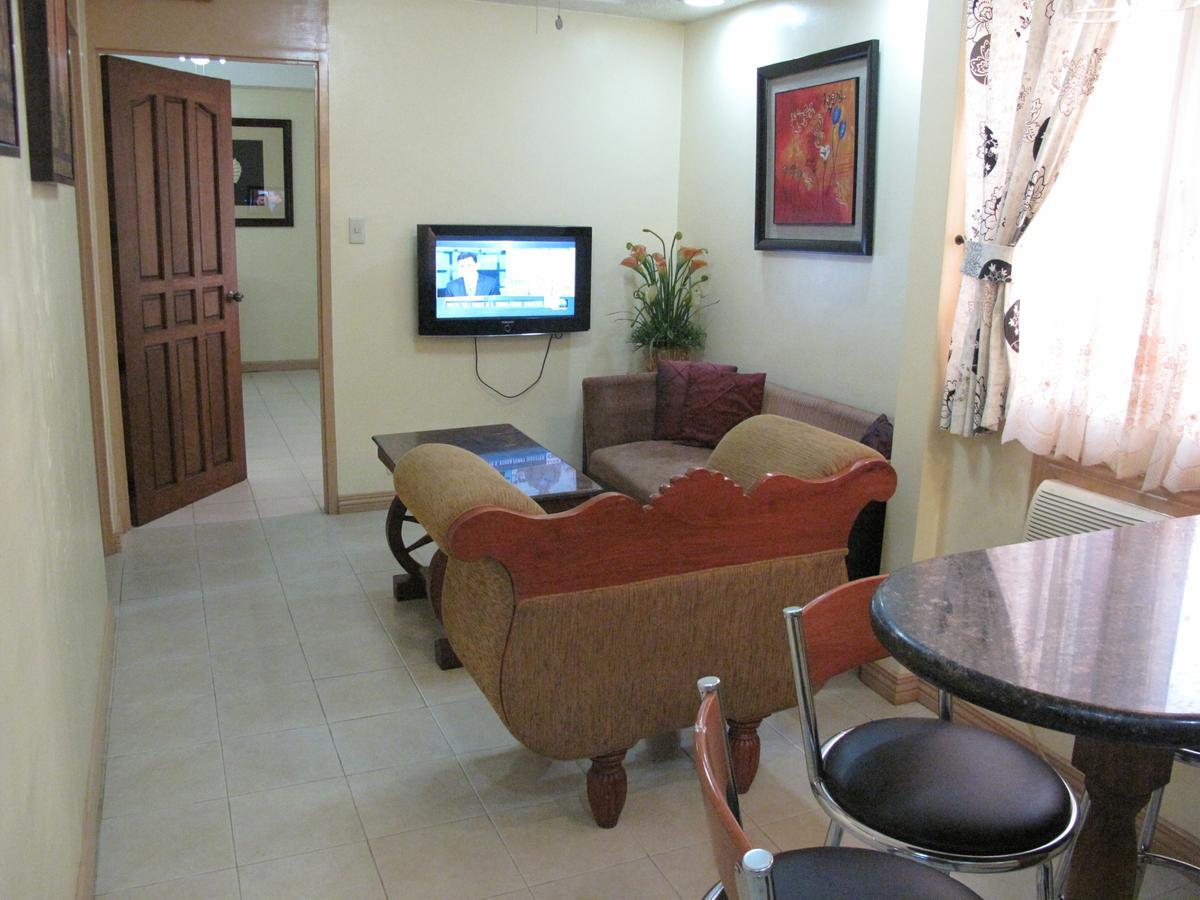 Makati Suites At Travelers Inn Makati City Exterior foto