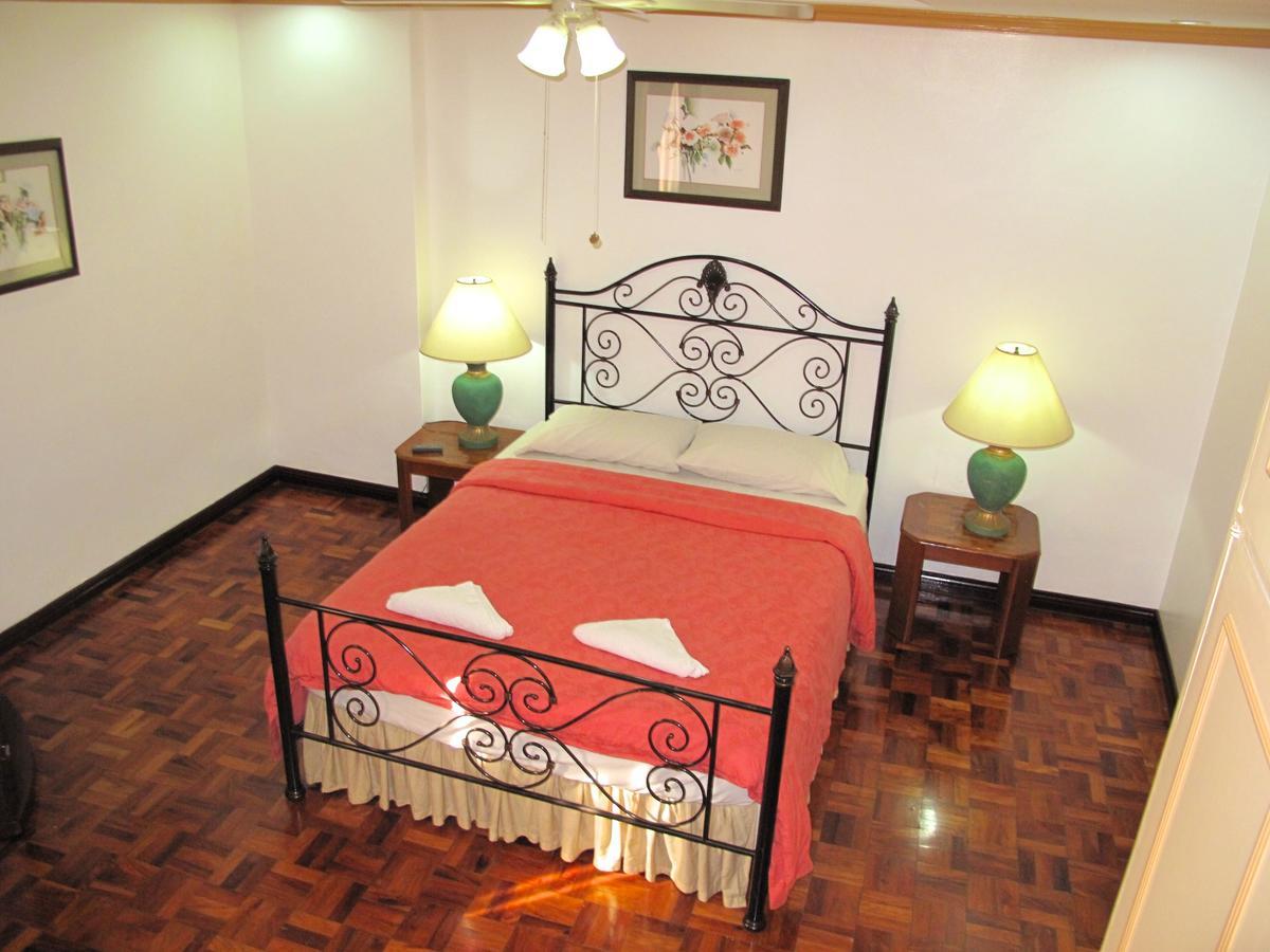 Makati Suites At Travelers Inn Makati City Exterior foto