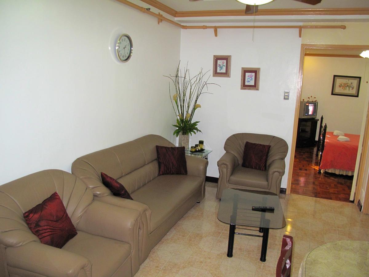 Makati Suites At Travelers Inn Makati City Exterior foto