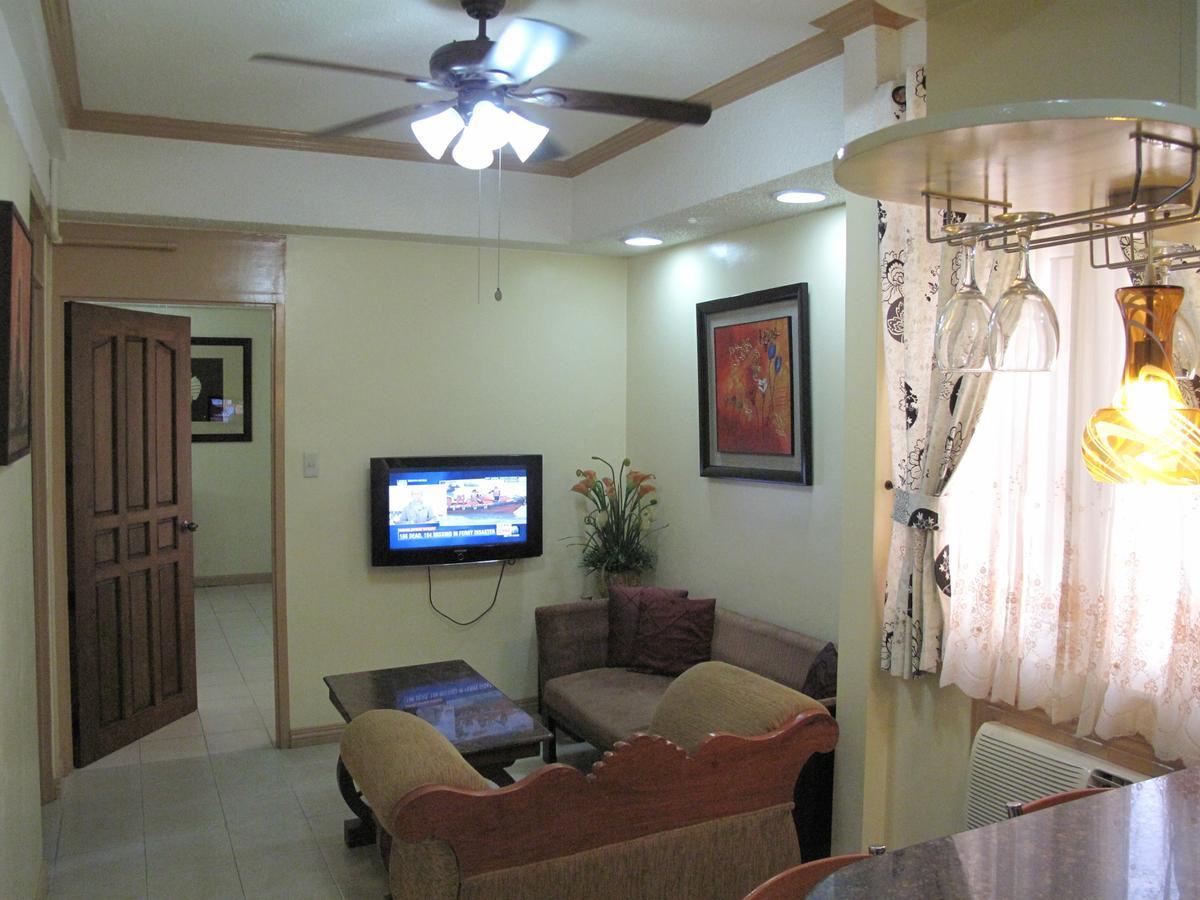 Makati Suites At Travelers Inn Makati City Exterior foto