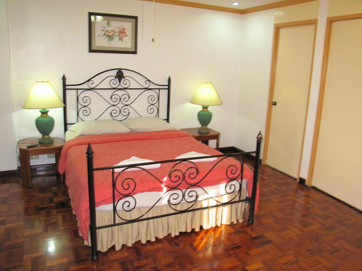 Makati Suites At Travelers Inn Makati City Exterior foto