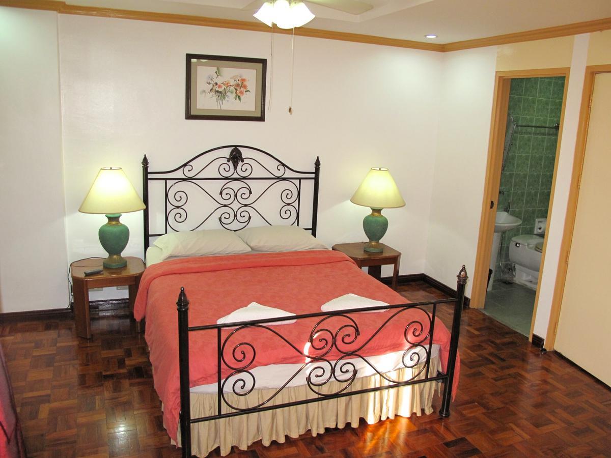 Makati Suites At Travelers Inn Makati City Exterior foto