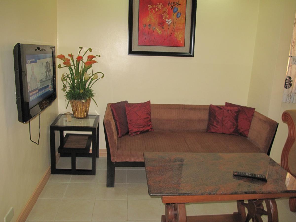 Makati Suites At Travelers Inn Makati City Exterior foto